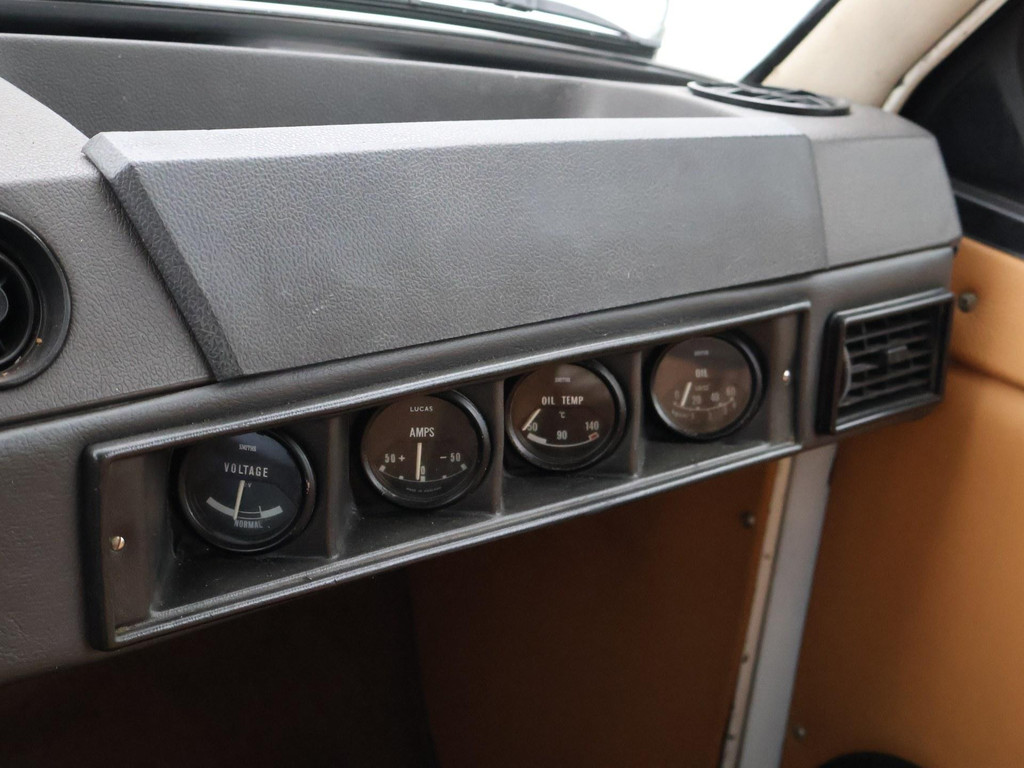 48595779-70.jpg