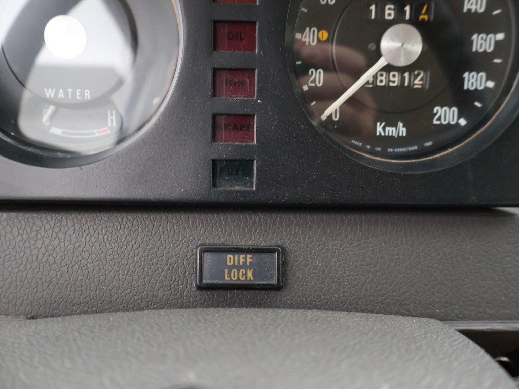 48595779-74.jpg