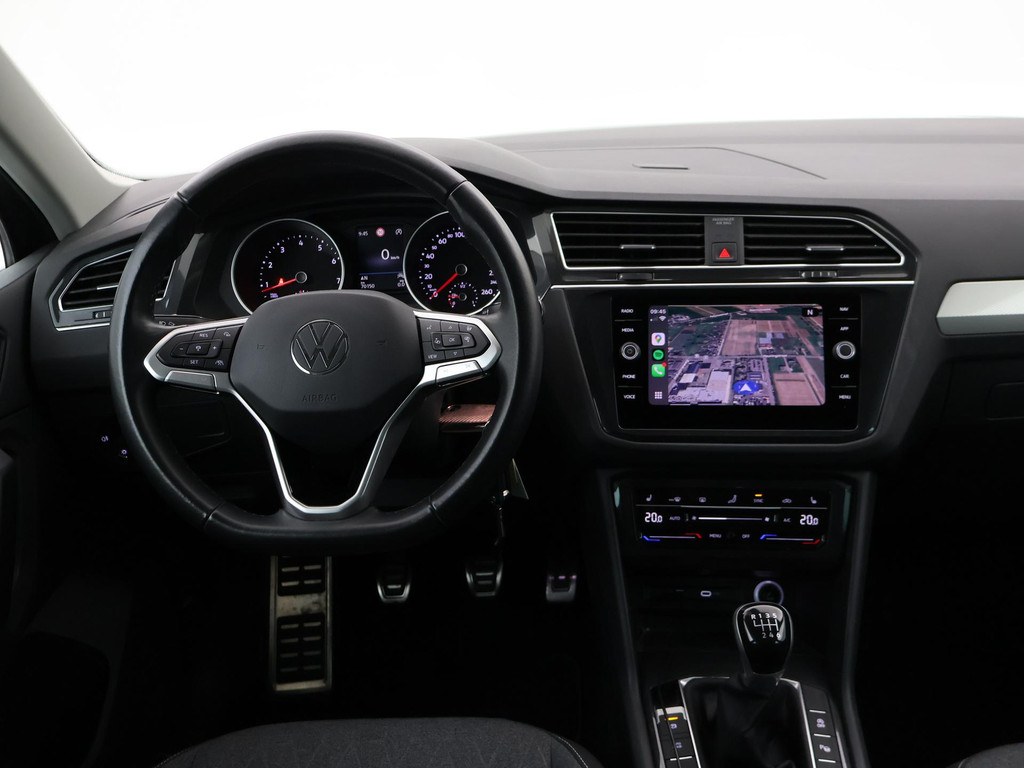 48670200-2.jpg